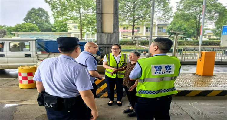 雅眉乐公司峨眉山站帮助离家失联老人平安回家图片2.png